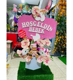 Yeni doğan bebek çiçek hoş geldin